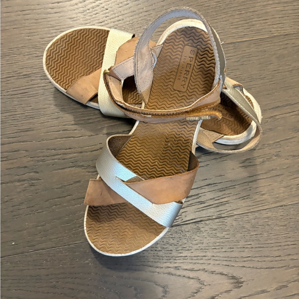 Sperry brand youth girls sandals sz 4 EUC ret $95